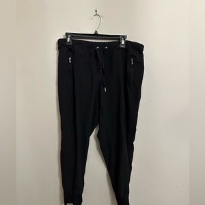 Women’s Large Calvin Klein Performance Black Capri Pants